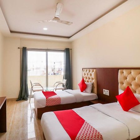 Oyo Flagship 69860 Mastana Palace Varanasi Exterior foto