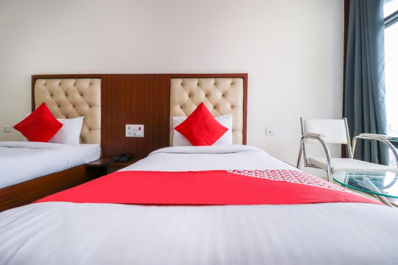 Oyo Flagship 69860 Mastana Palace Varanasi Exterior foto