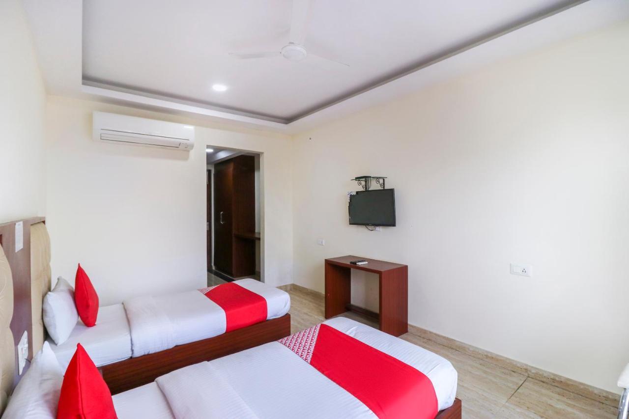 Oyo Flagship 69860 Mastana Palace Varanasi Exterior foto