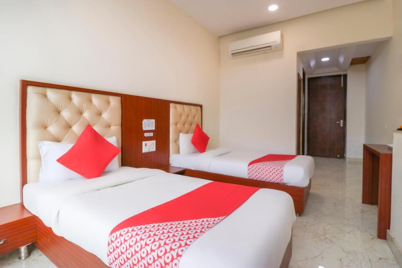 Oyo Flagship 69860 Mastana Palace Varanasi Exterior foto