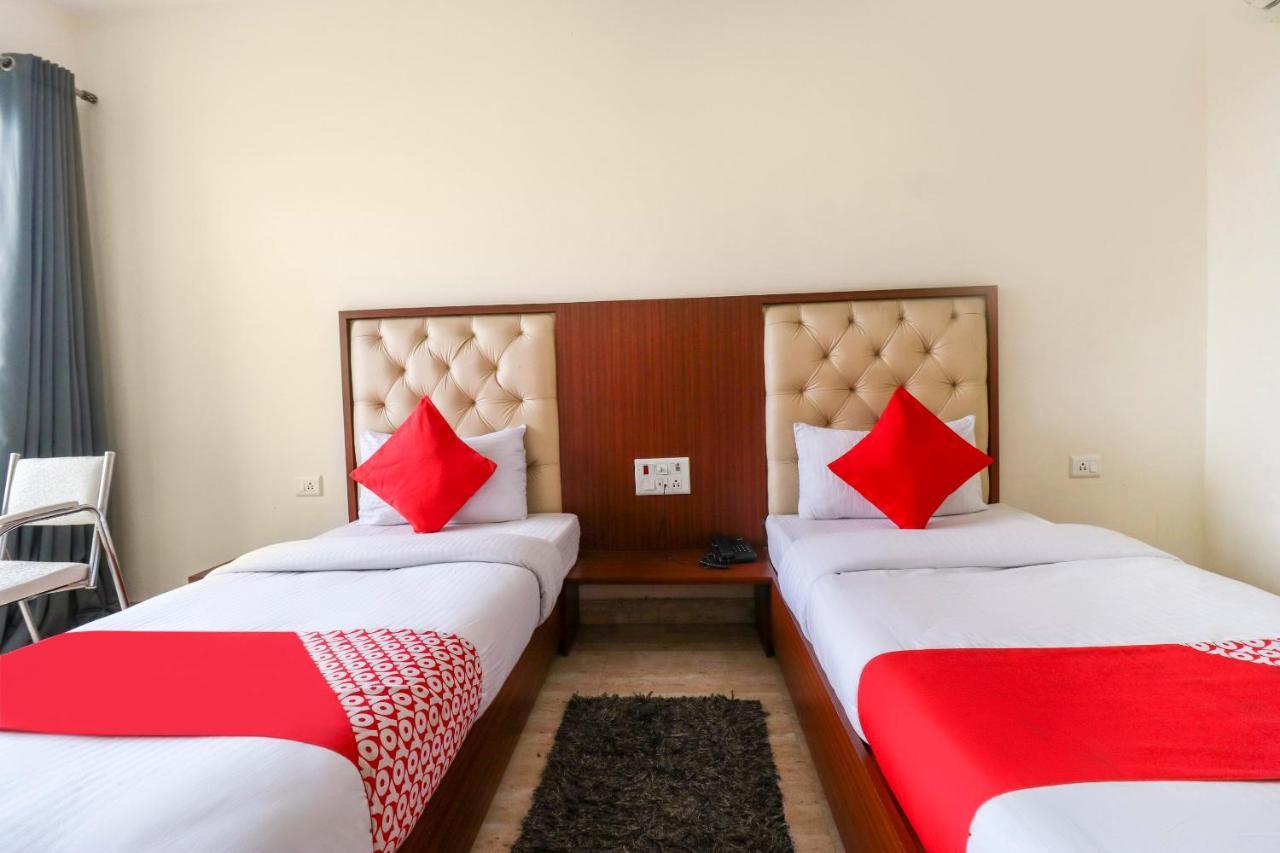 Oyo Flagship 69860 Mastana Palace Varanasi Exterior foto