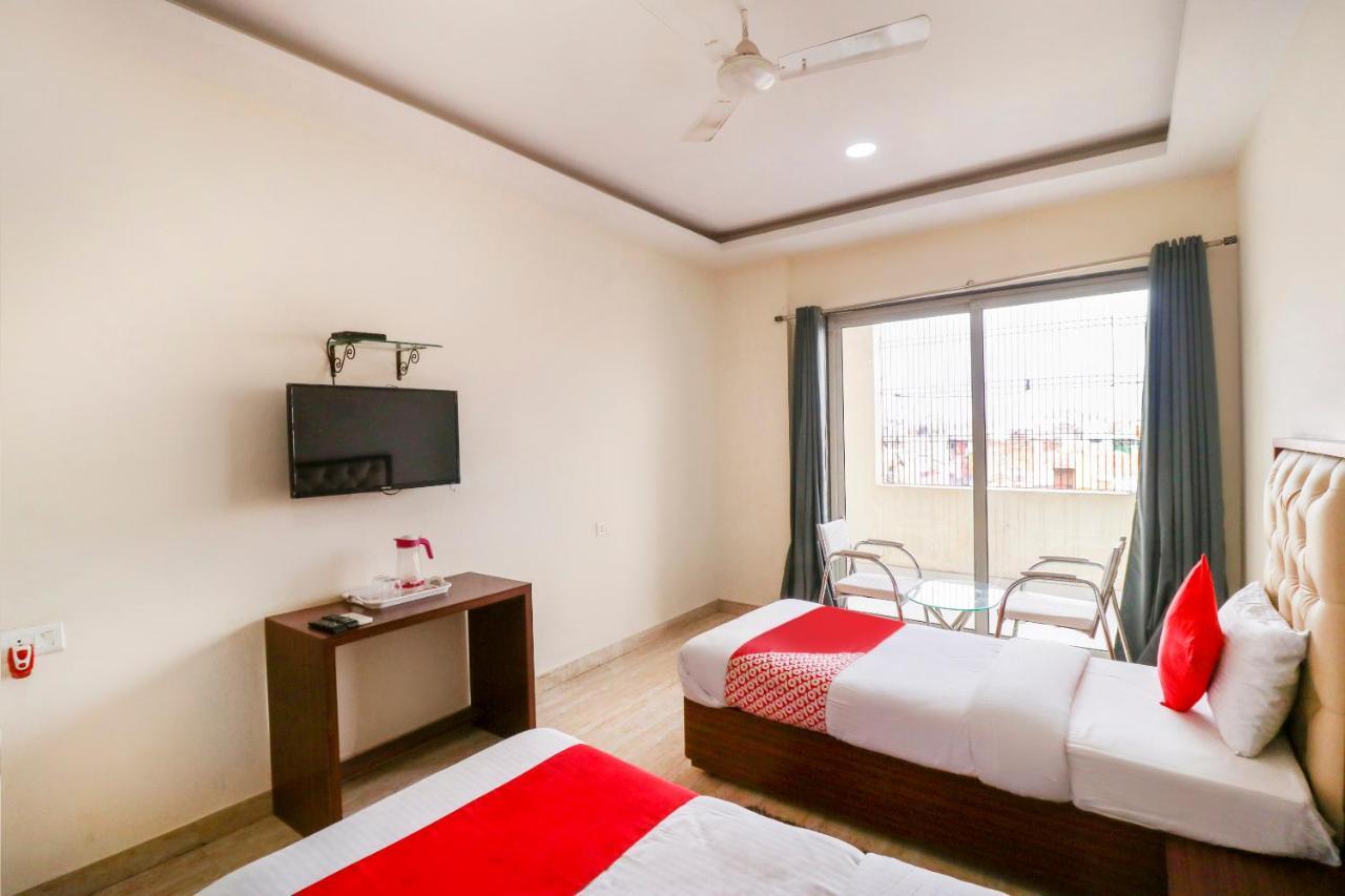 Oyo Flagship 69860 Mastana Palace Varanasi Exterior foto