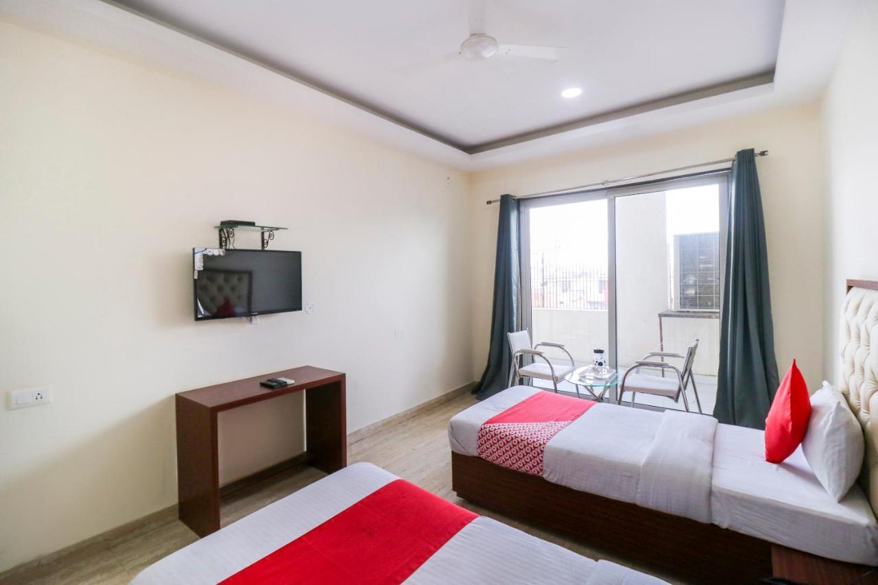 Oyo Flagship 69860 Mastana Palace Varanasi Exterior foto