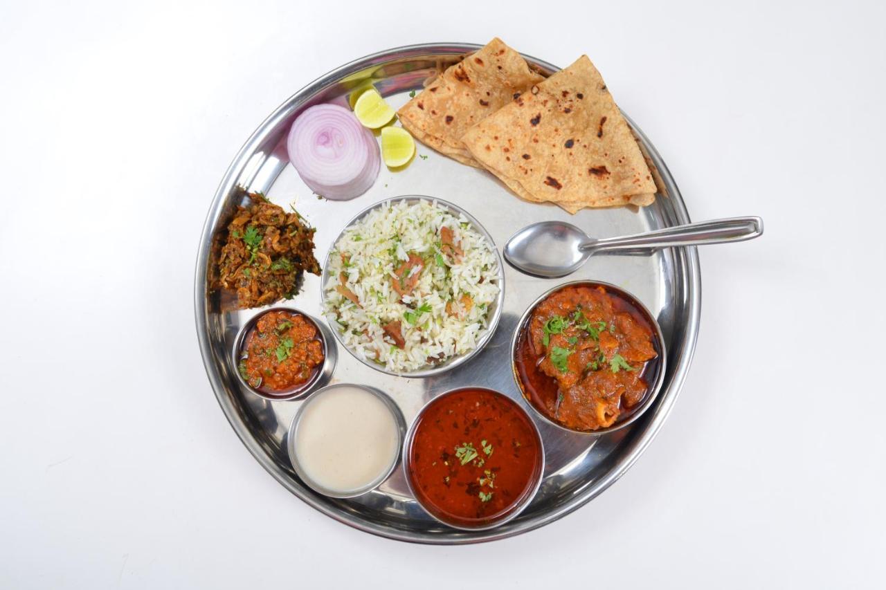Oyo Flagship 69860 Mastana Palace Varanasi Exterior foto