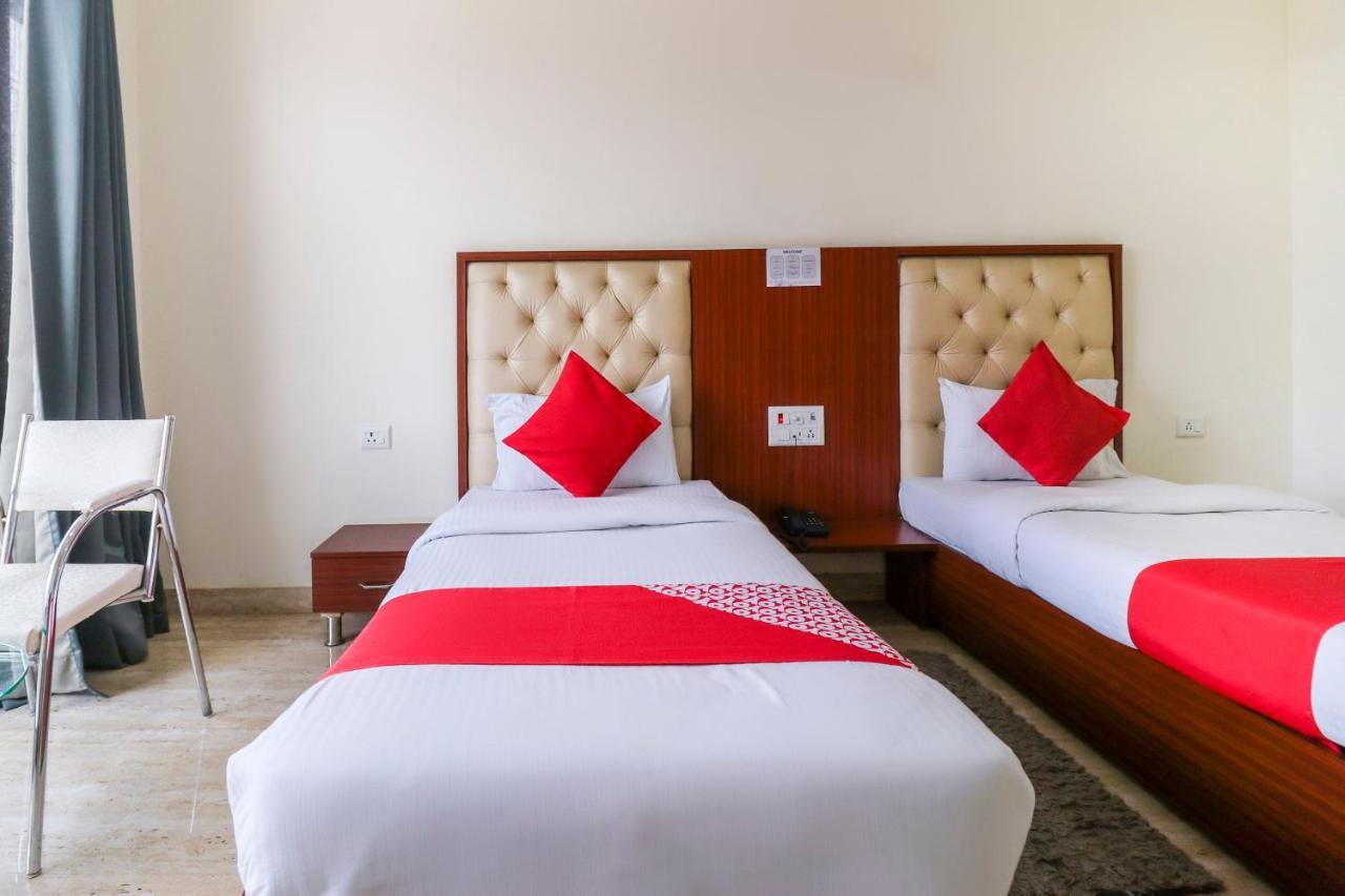 Oyo Flagship 69860 Mastana Palace Varanasi Exterior foto