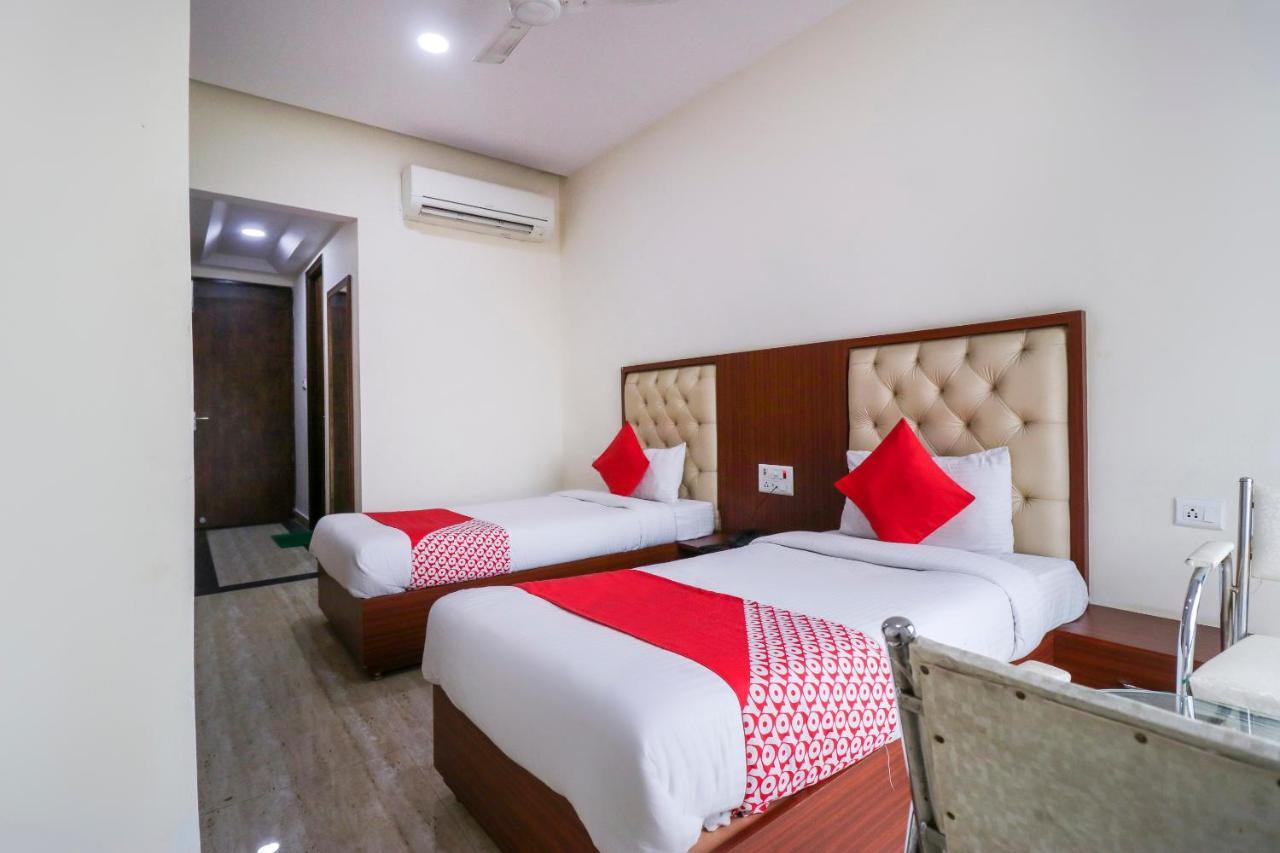 Oyo Flagship 69860 Mastana Palace Varanasi Exterior foto