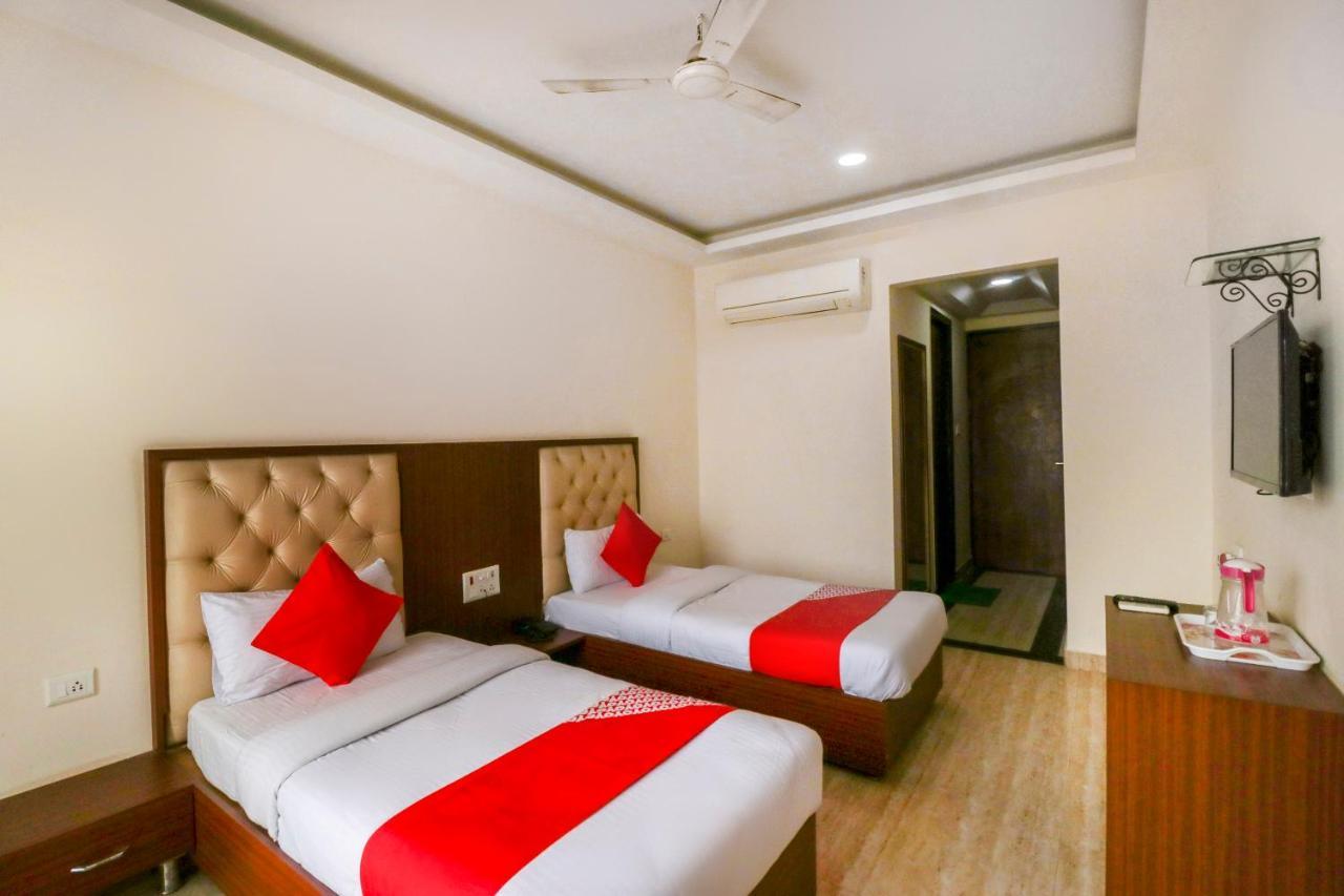 Oyo Flagship 69860 Mastana Palace Varanasi Exterior foto