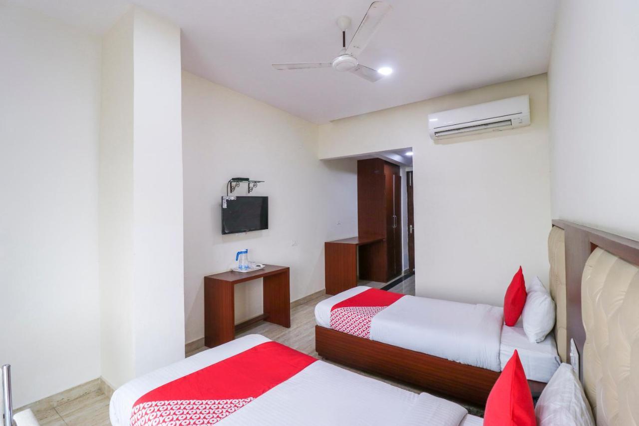 Oyo Flagship 69860 Mastana Palace Varanasi Exterior foto