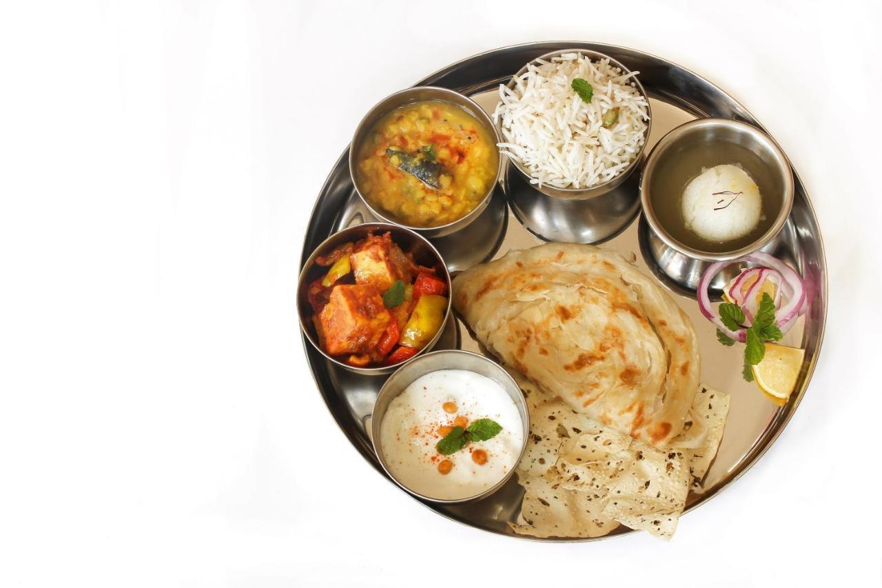 Oyo Flagship 69860 Mastana Palace Varanasi Exterior foto