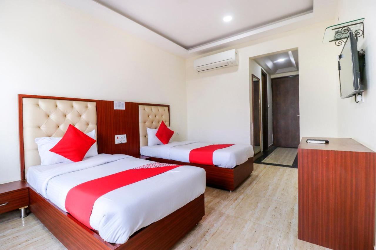 Oyo Flagship 69860 Mastana Palace Varanasi Exterior foto