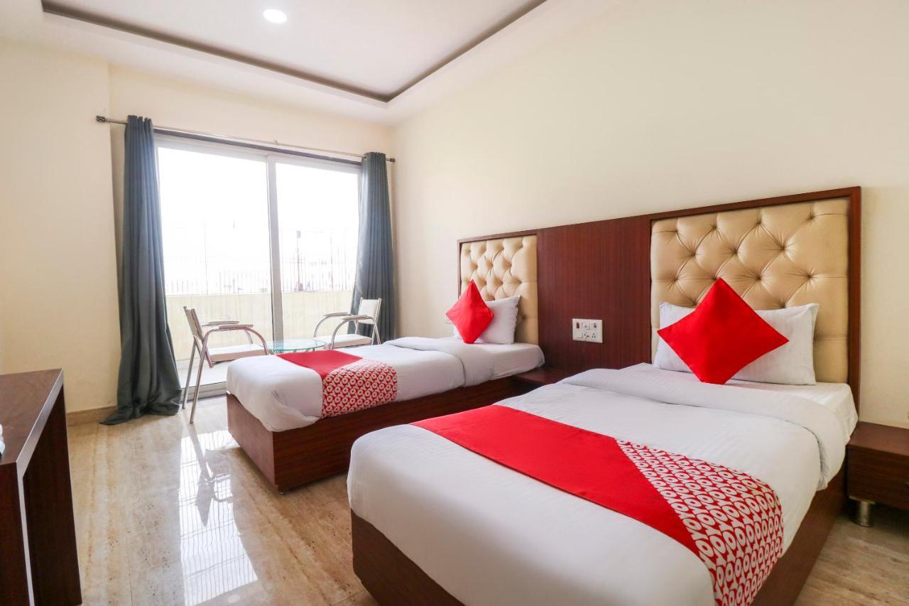 Oyo Flagship 69860 Mastana Palace Varanasi Exterior foto
