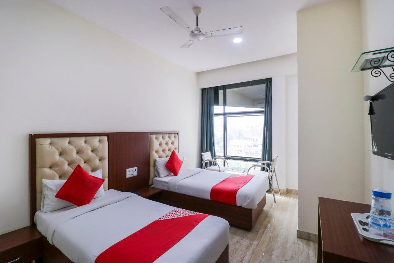Oyo Flagship 69860 Mastana Palace Varanasi Exterior foto