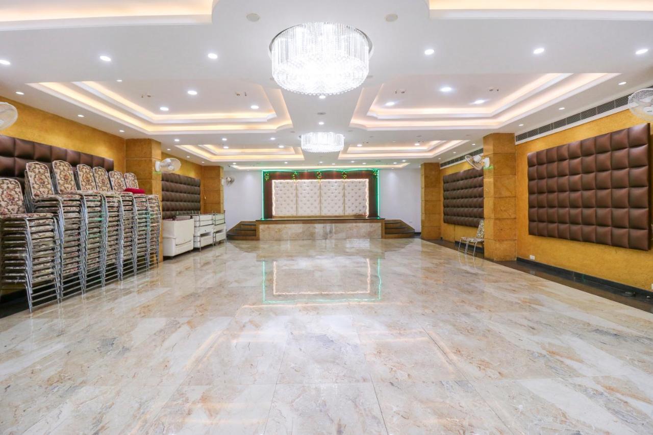 Oyo Flagship 69860 Mastana Palace Varanasi Exterior foto