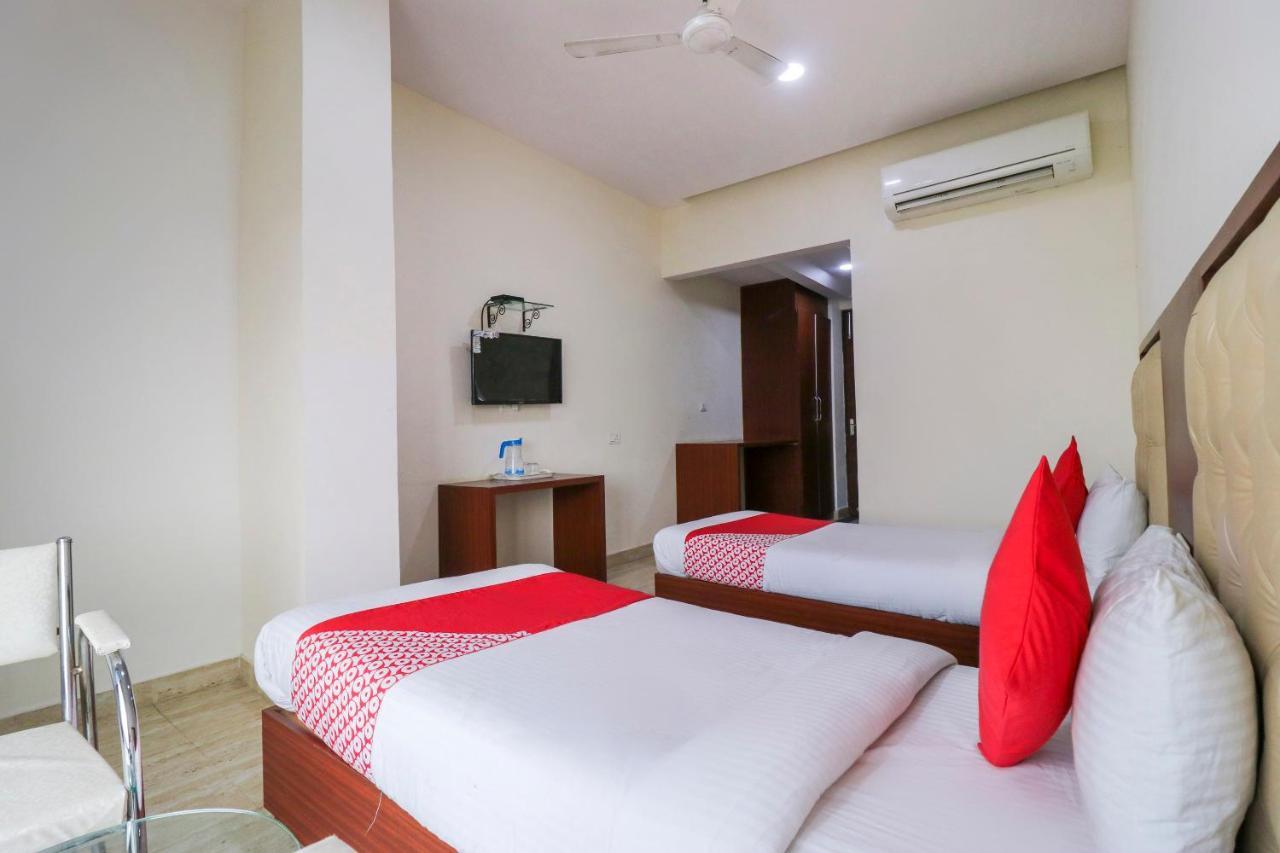 Oyo Flagship 69860 Mastana Palace Varanasi Exterior foto