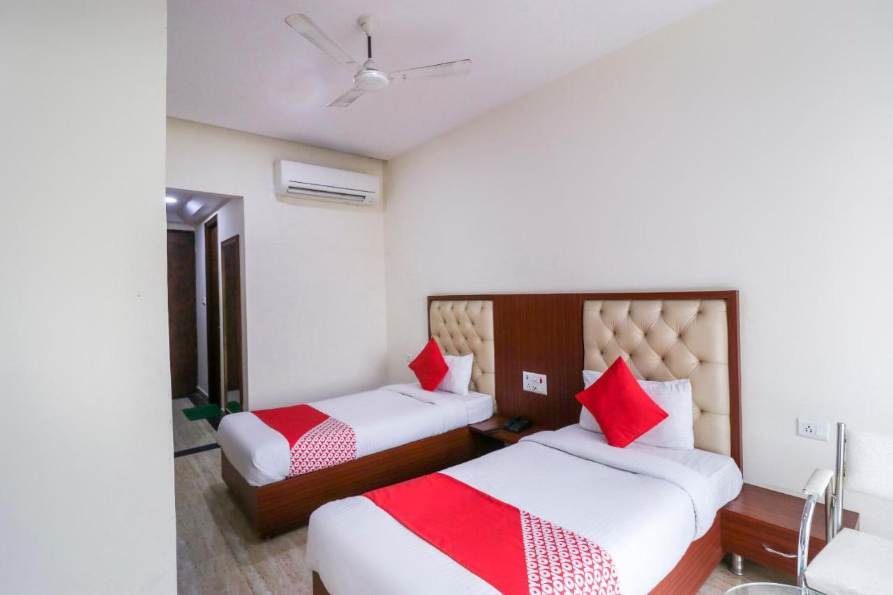 Oyo Flagship 69860 Mastana Palace Varanasi Exterior foto