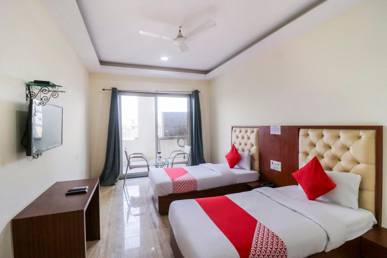 Oyo Flagship 69860 Mastana Palace Varanasi Exterior foto